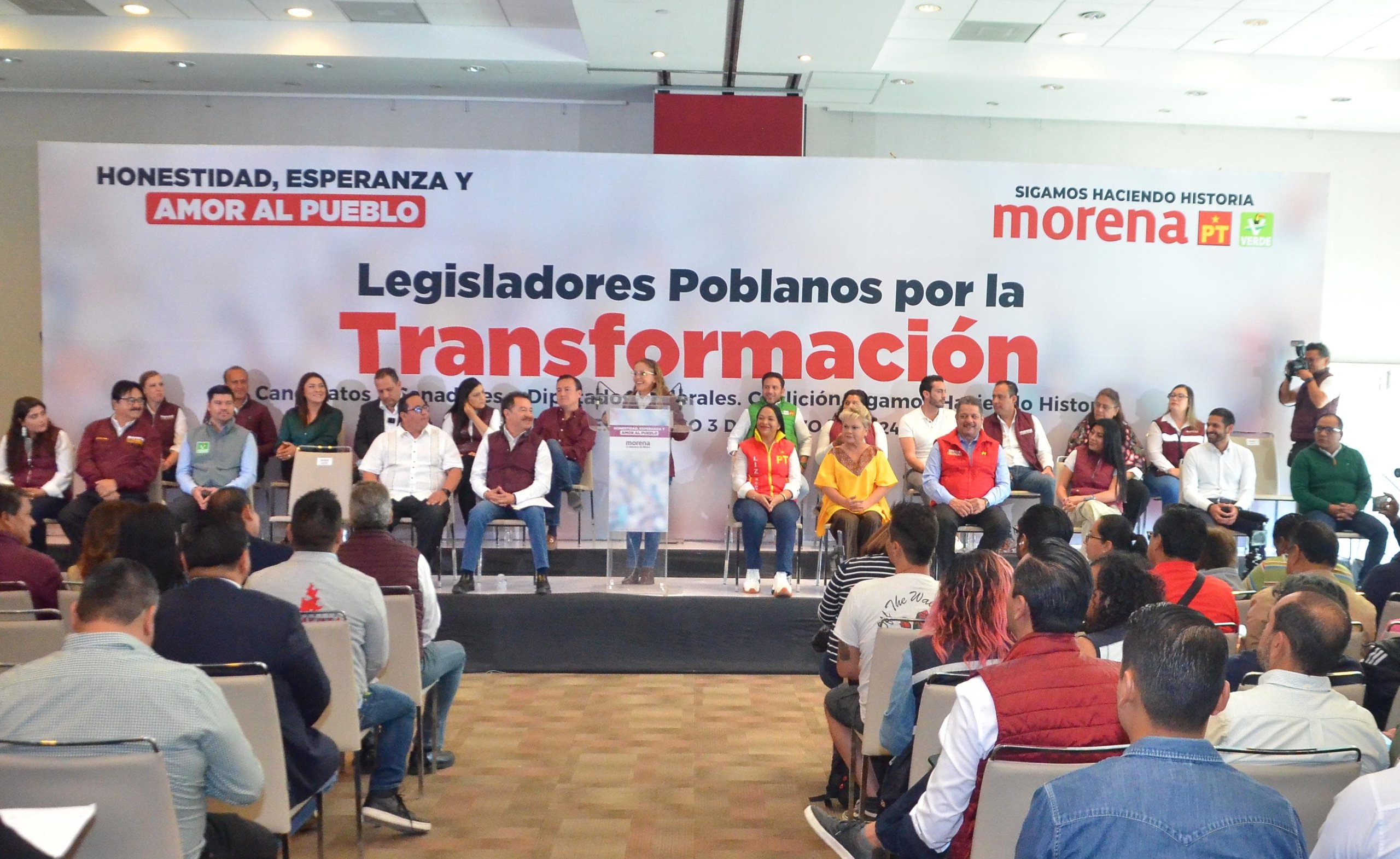 Megacoalición presenta a su ejército de legisladores de la 4T