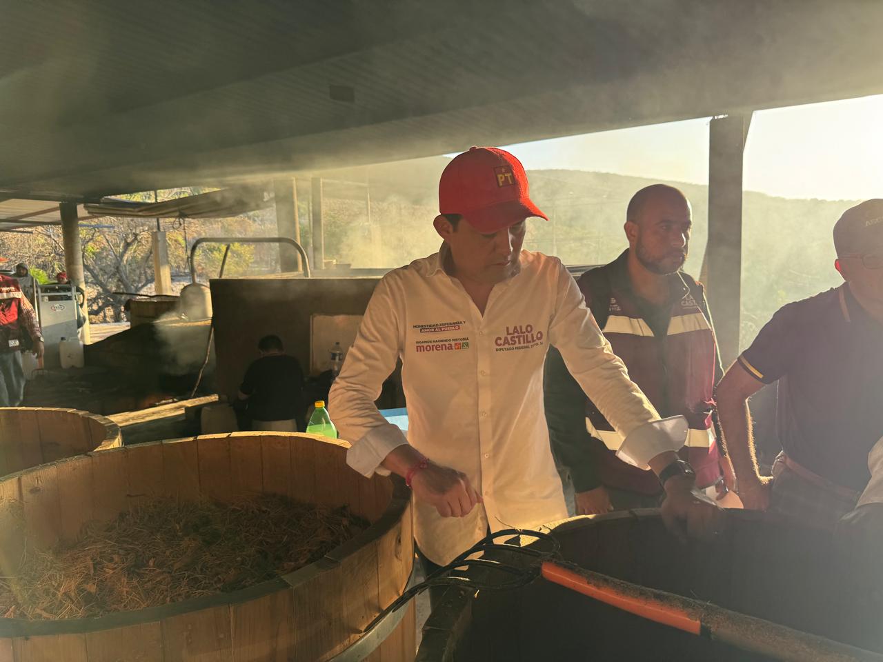 Respaldo permanente en el fomento del mezcal mixteco: Lalo Castillo