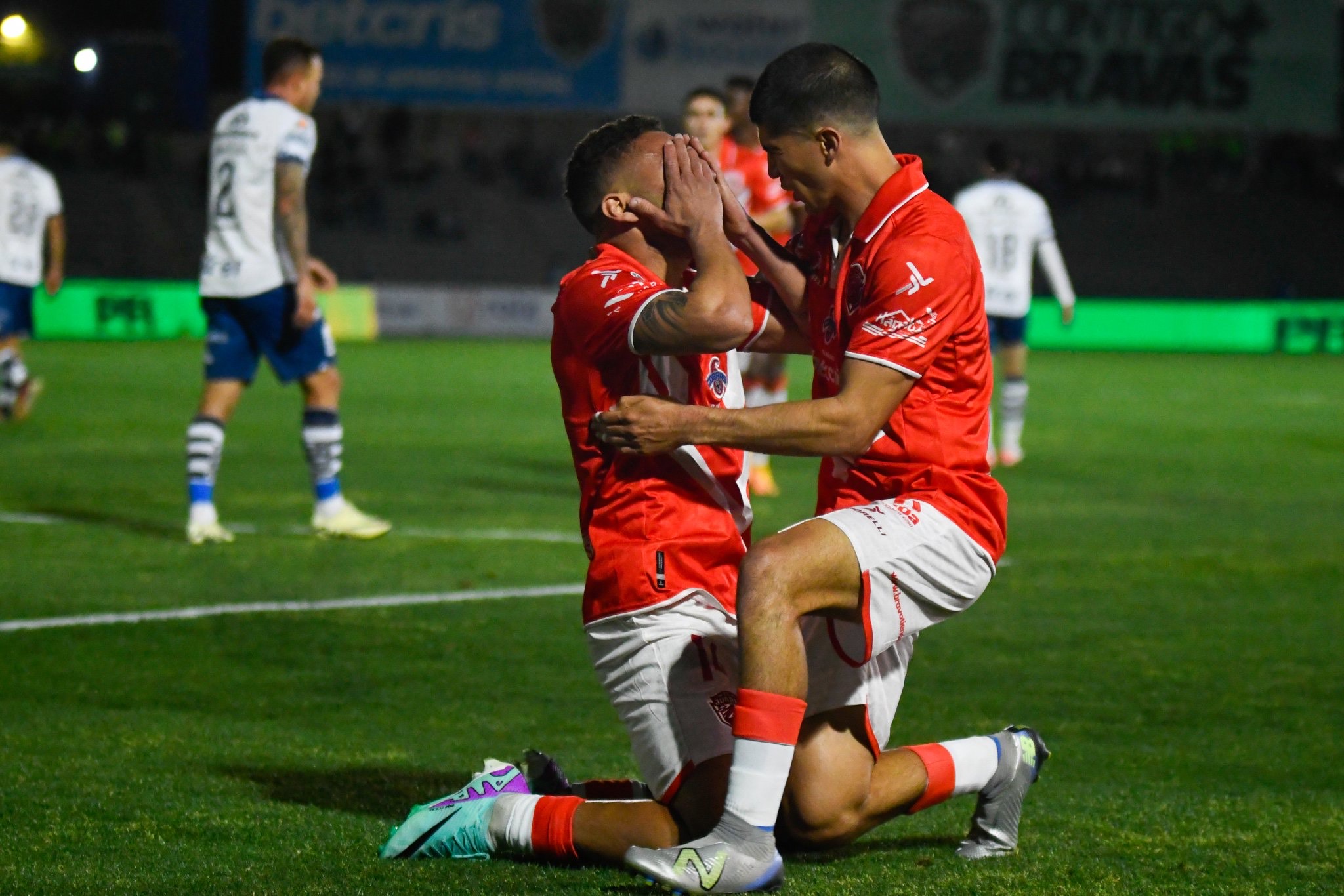 De pena ajena. Bravos rompe racha de 15 juegos sin ganar, derrotando al Puebla en Ciudad Juárez por 4 goles a 3