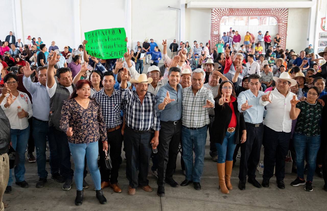 Eduardo Rivera se reúne con la estructura de Antorcha Campesina en Santa Clara Ocoyucan