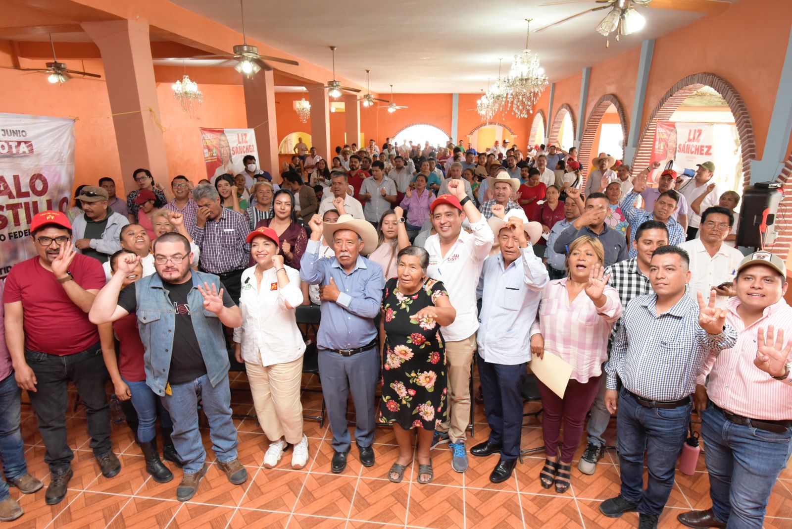 Acatlán de Osorio manifiesta su respaldo a la Coalición Sigamos Haciendo Historia; habitantes apoyan las propuestas de Lalo Castillo y Liz Sánchez