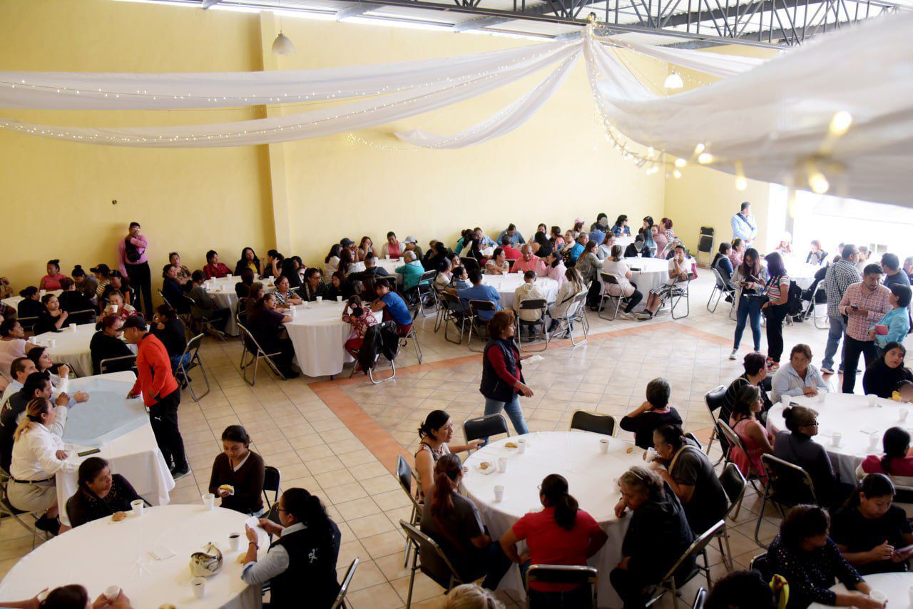 Abasto popular de alimentos festeja su cuarto aniversario con Mario Riestra