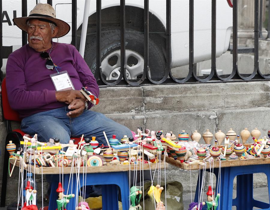 El precario sistema de pensiones latinoamericano obliga a trabajar después de los 65 años