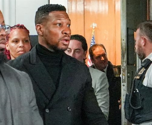 Jonathan Majors es condenado a un curso sobre violencia doméstica por agresión a expareja