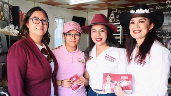 Con mega caminatas, continúa Tonantzin Fernández escuchando a los cholultecas