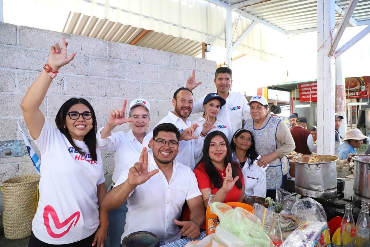 Lalo Rivera presenta propuestas a habitantes de Tepeaca