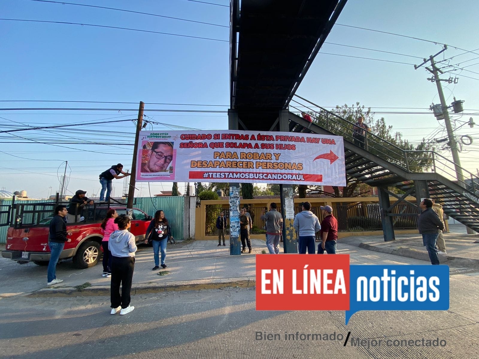 Familiares de Raúl López Escobedo tapizan la federal a Tehuacán para exigir su localización