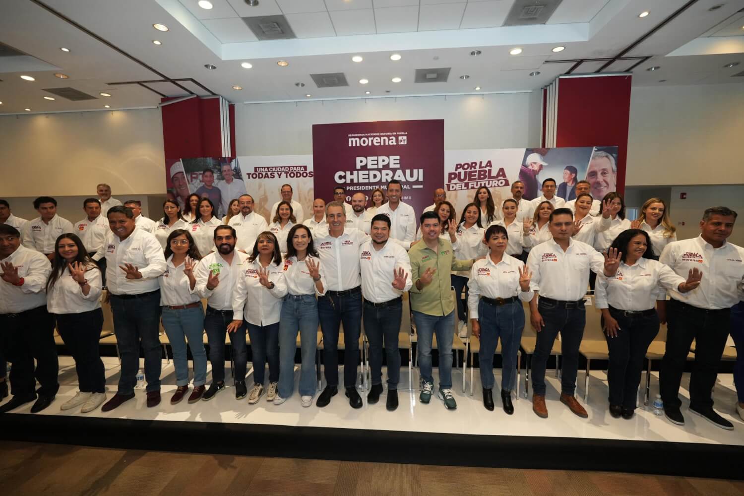 Presentó Pepe Chedraui a la planilla de regidoras y regidores y equipo de trabajo por la Puebla del Futuro