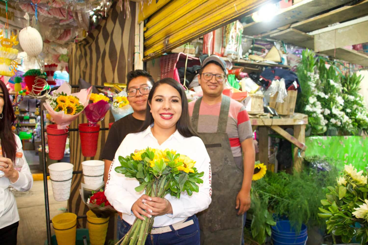 Firma Tonantzin Fernández compromisos con los locatarios del Mercado Municipal de San Pedro Cholula