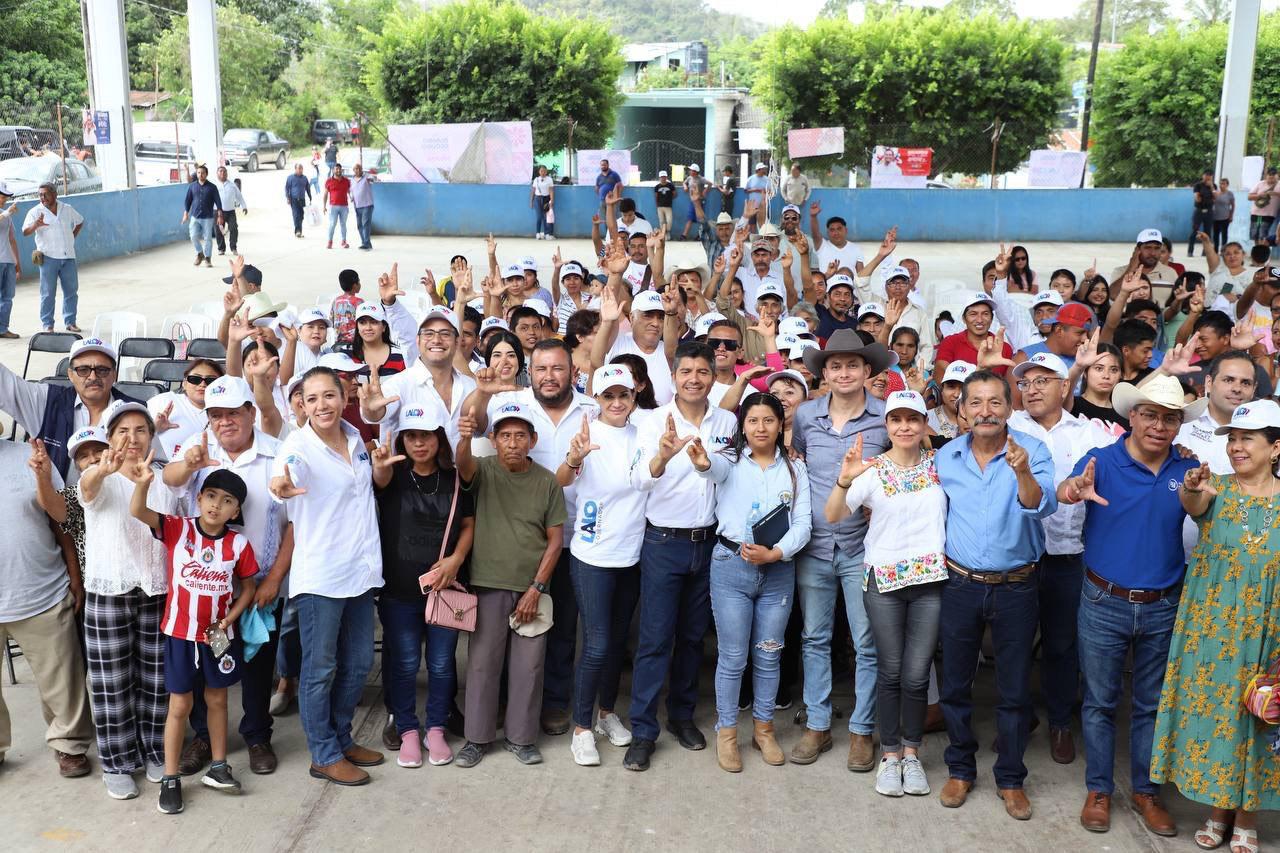 Ofrece Lalo Rivera asesorías a productores de la Sierra Norte