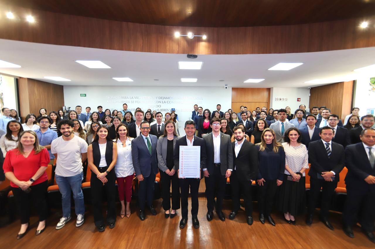 Lalo Rivera en Anáhuac vota invita a universitarios a luchar por sus sueños