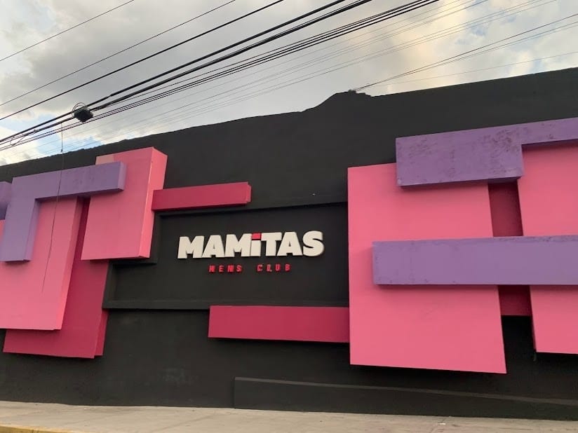 Cliente del Mamitas se emborrachó, se durmió y denuncia que le robaron 200 mil pesos
