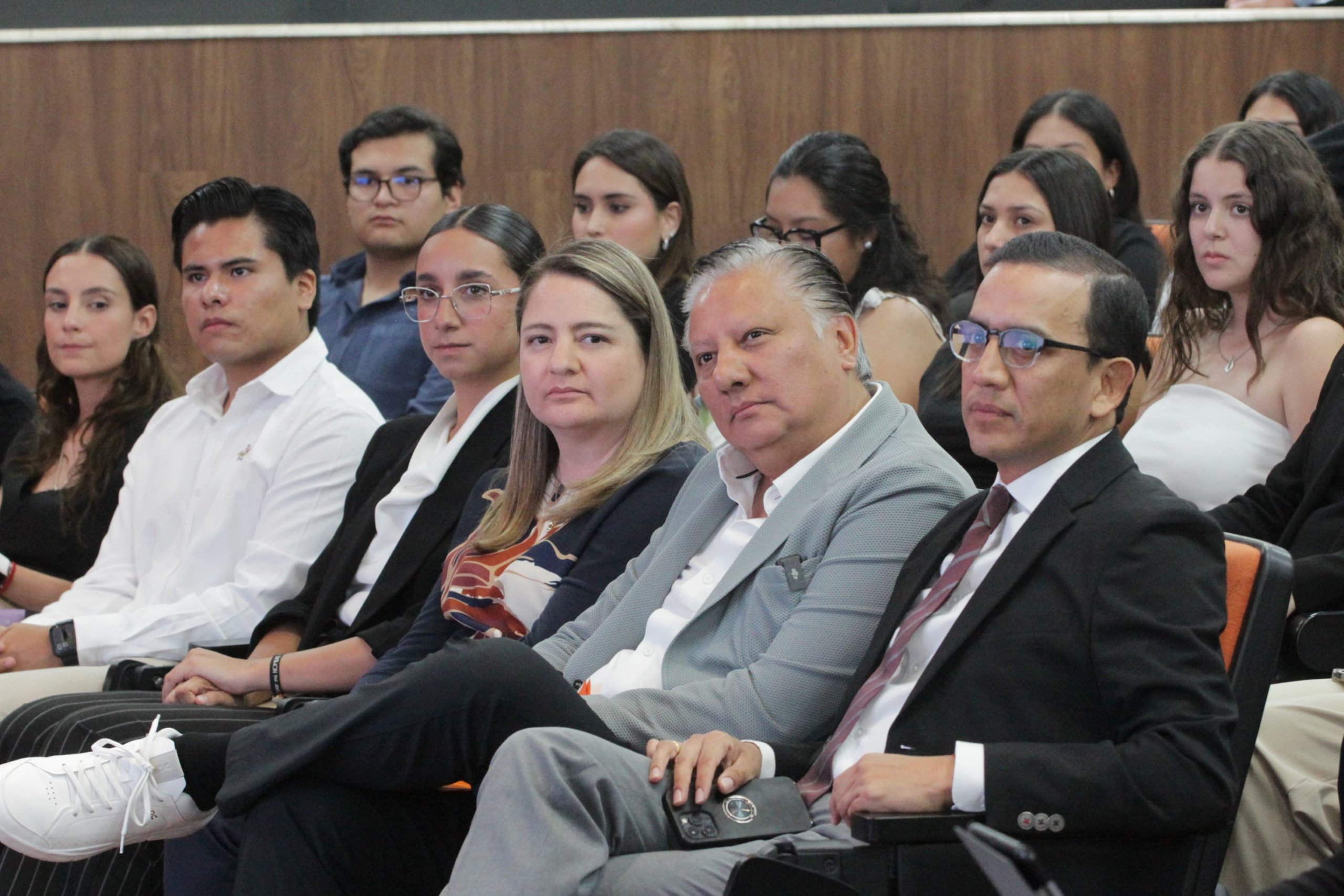 Fernando Morales visita a estudiantes de la Anáhuac