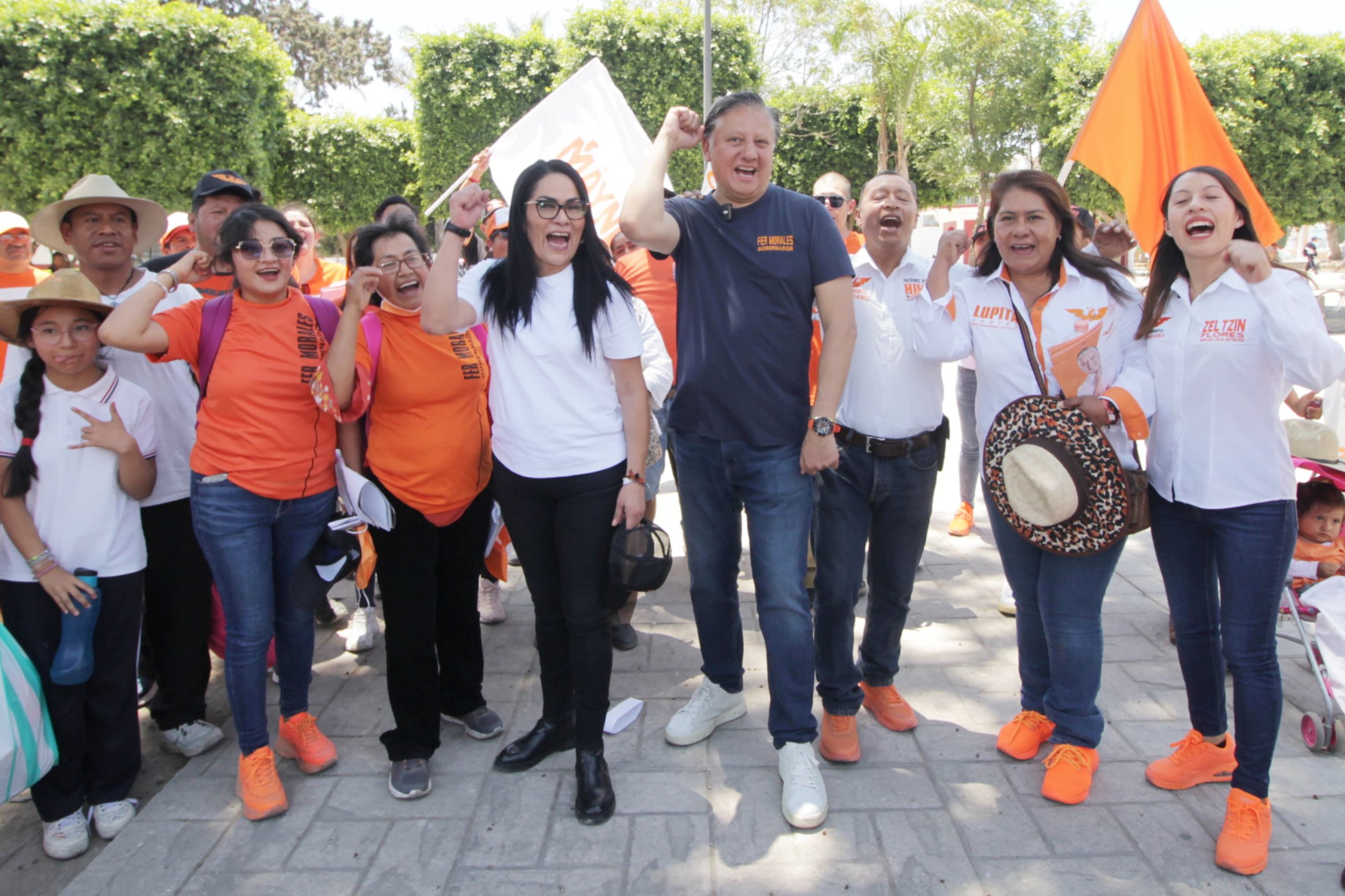 Fernando Morales visita el mercado municipal y recorre las calles de Amozoc