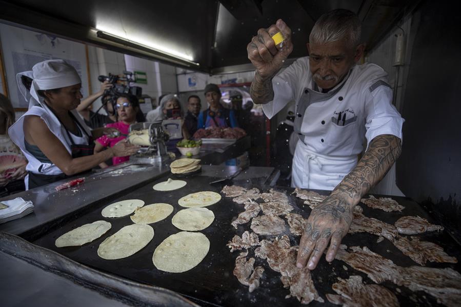 Taco estrella y carne “de primera” llevan a taquería mexicana a ingresar a Guía Michelin