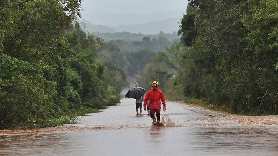 Suben a 13 los muertos por las lluvias en el sur de Brasil