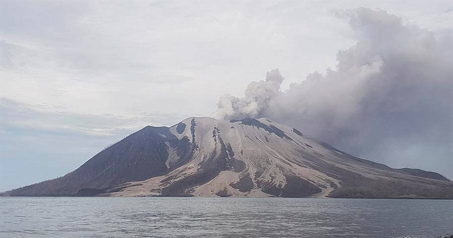Más de 9.000 indonesios han sido evacuados a raíz de las erupciones del volcán Ruang