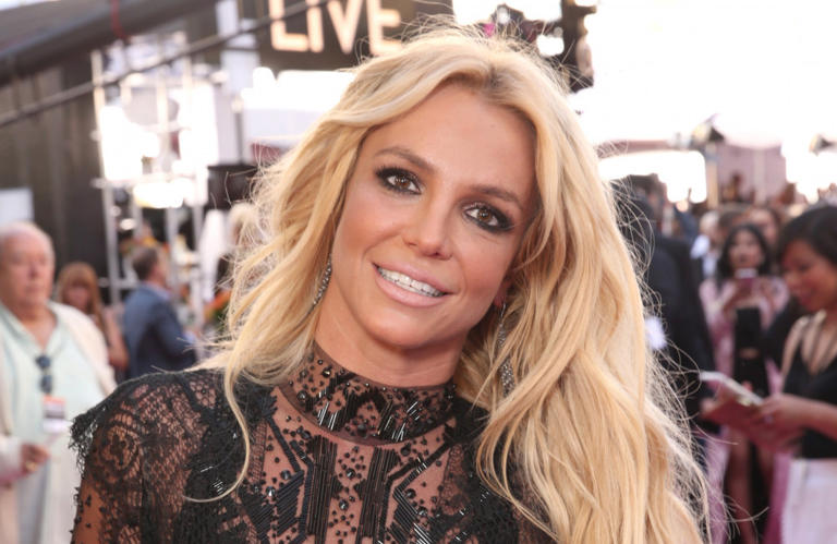 Britney Spears aparece semidesnuda, herida y con lágrimas en los ojos tras protagonizar un altercado en un hotel de Los Ángeles