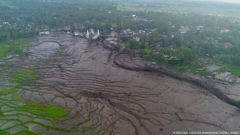 Corrientes de lava fría dejan 41 muertos en Indonesia
