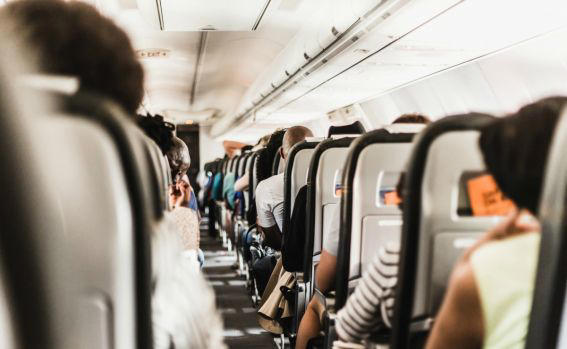 Multan a Volaris en EU por dejar a pasajeros más de 4 horas en el avión; le ordenan cesar futuras violaciones similares