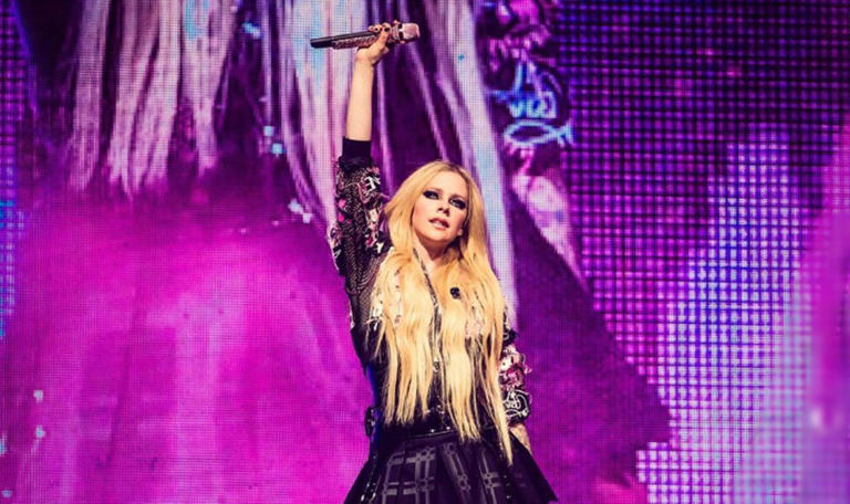 Avril Lavigne, criticada por ofrecer el concierto “más corto de la historia”
