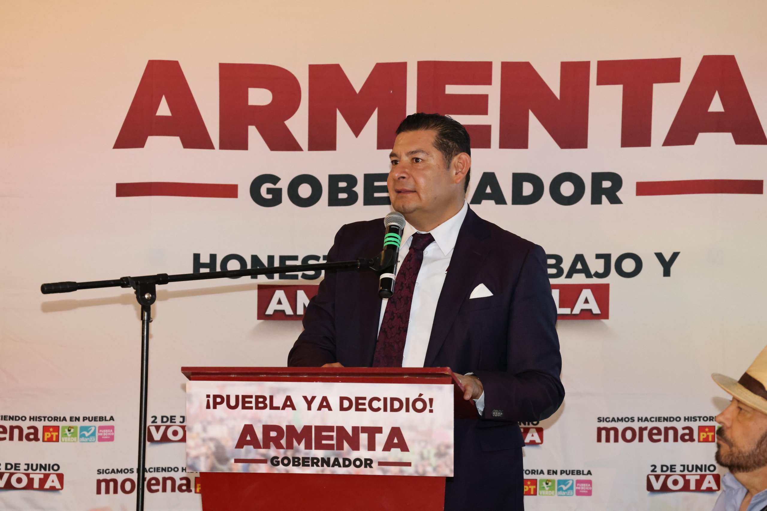 Puebla presente en el extranjero para beneficio de los poblanos: Armenta