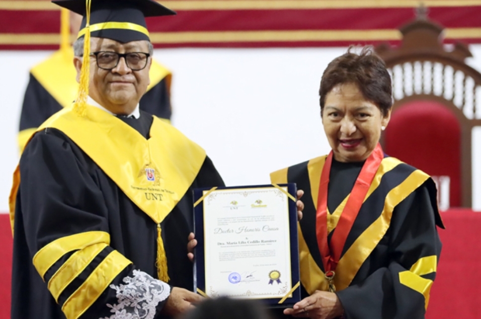 Rectora Lilia Cedillo recibe Doctorado Honoris Causa por parte de la UNT