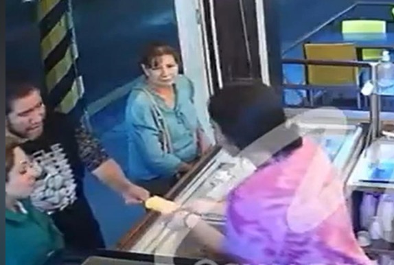 Ataque de celos en Ecatepec: Enfermera agrede a vendedora por darle helado primero a su novio