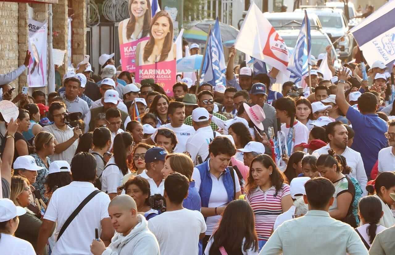 Eduardo Rivera se compromete a pavimentar calles en La Guadalupana