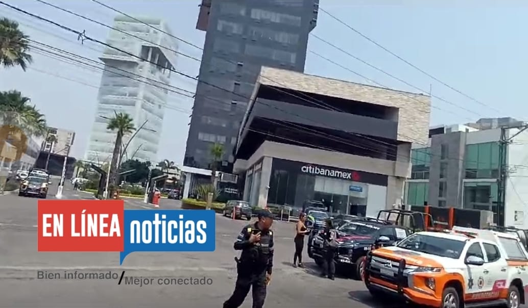 Rescatan a cuatro rehenes que tenía un cliente defraudado en Plaza Centro Mayor de Zavaleta; hubo disparos, pero sin lesionados