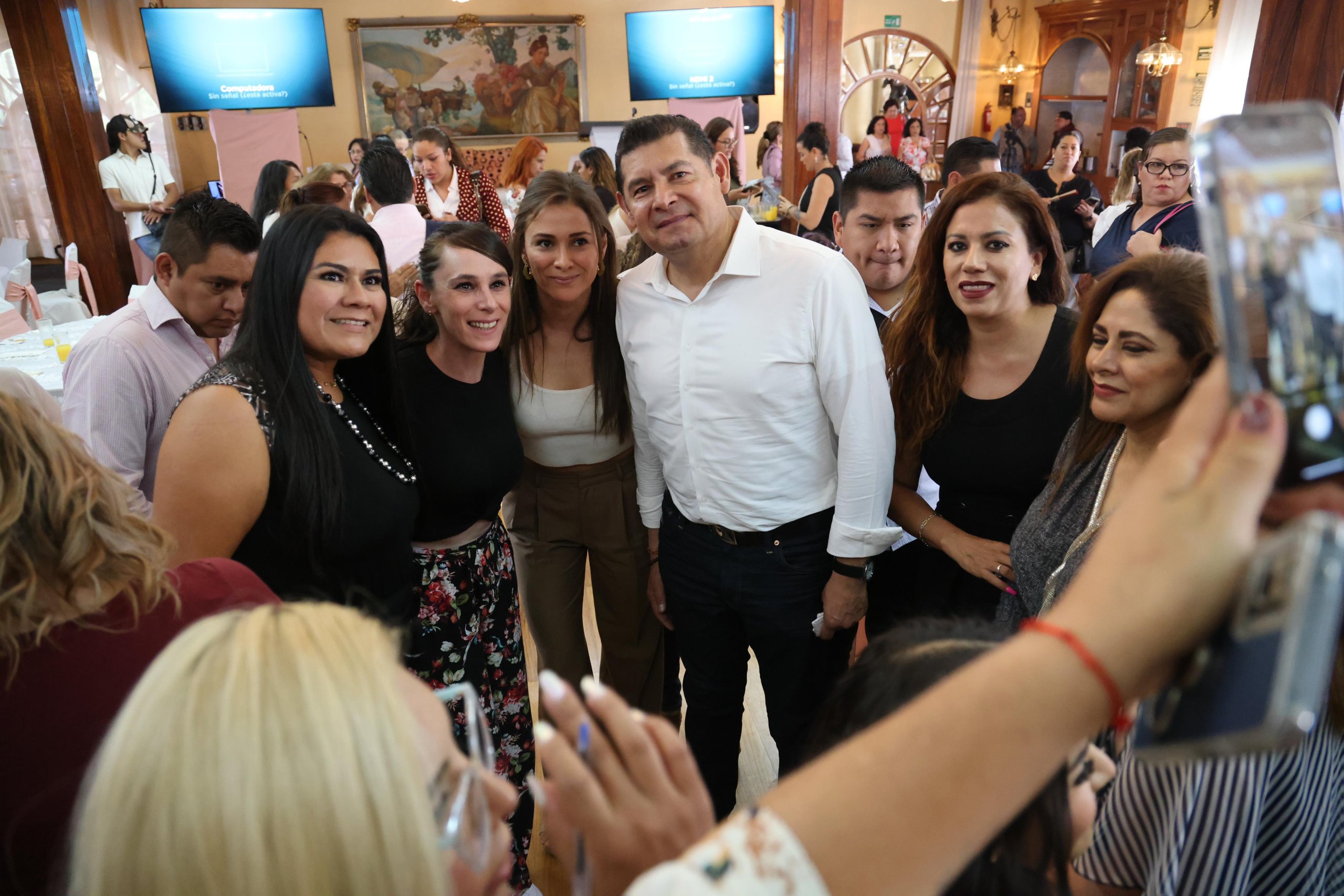 Las mujeres, prioridad para las acciones de gobierno: Armenta