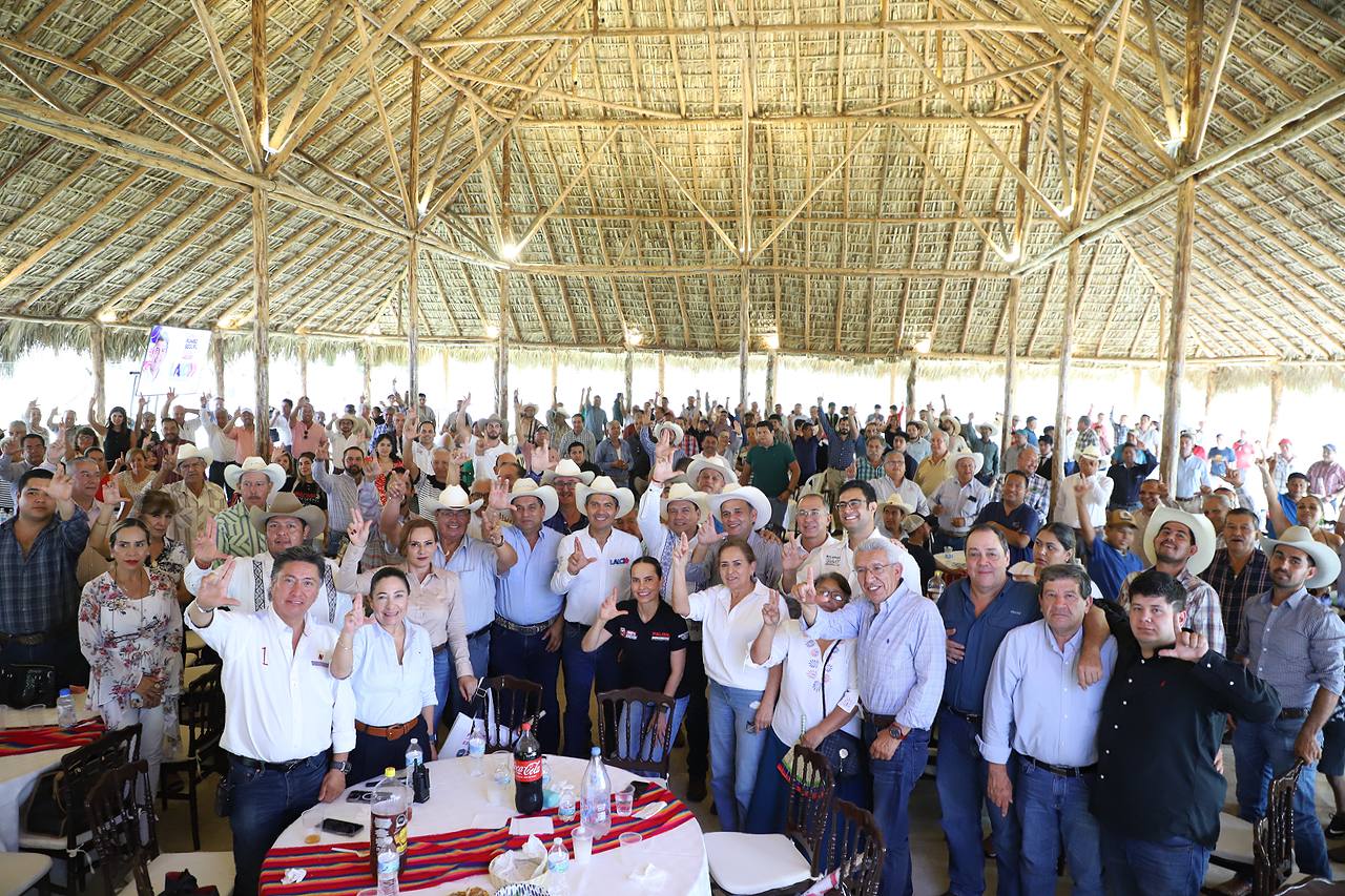 Lalo Rivera se compromete con ganaderos de Xicotepec a trabajar inmediatamente después de obtener el triunfo