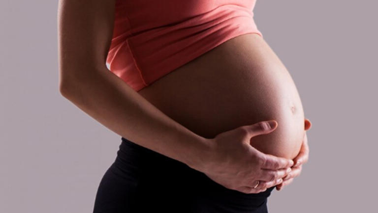 Mujer es amputada de brazos y piernas tras tener parto; su bebé sobrevive