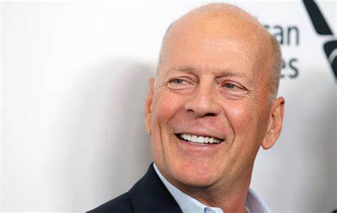 Bruce Willis sigue evolucionando favorablemente según su familia