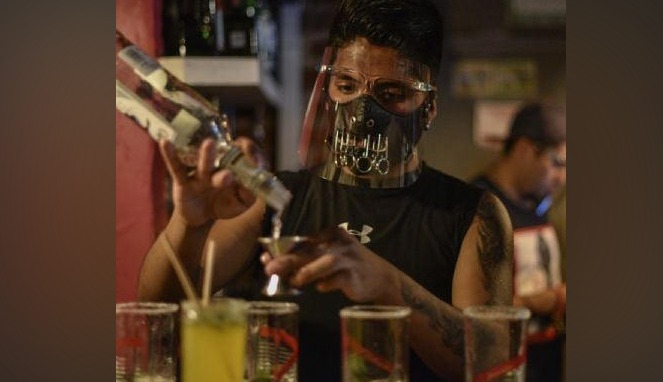 La intoxicación masiva por consumo de alcohol adulterado deja ya 55 muertos