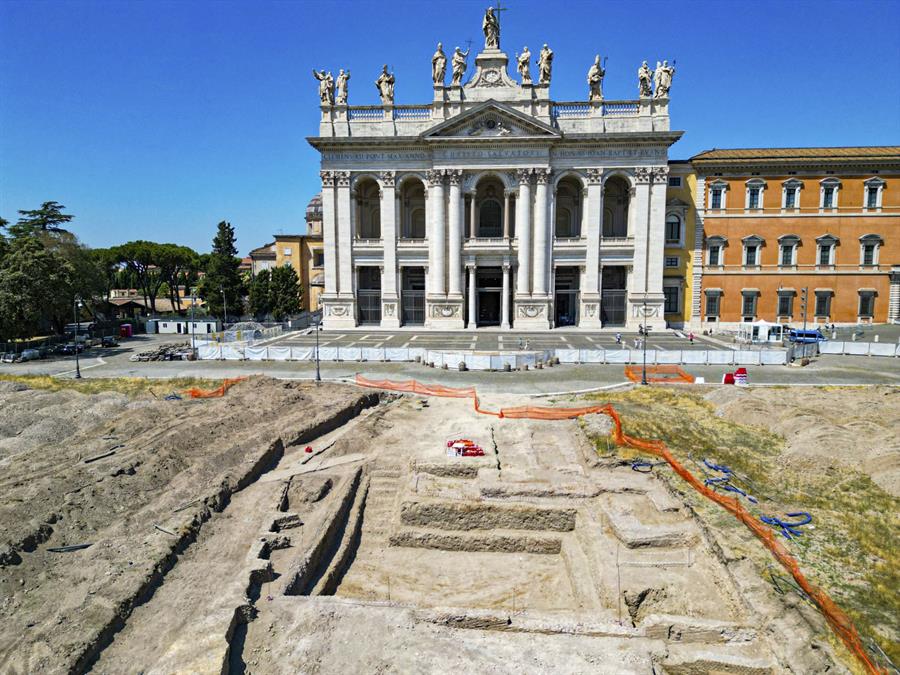 Hallan restos de una estructura medieval defensiva frente a San Juan de Letrán en Roma