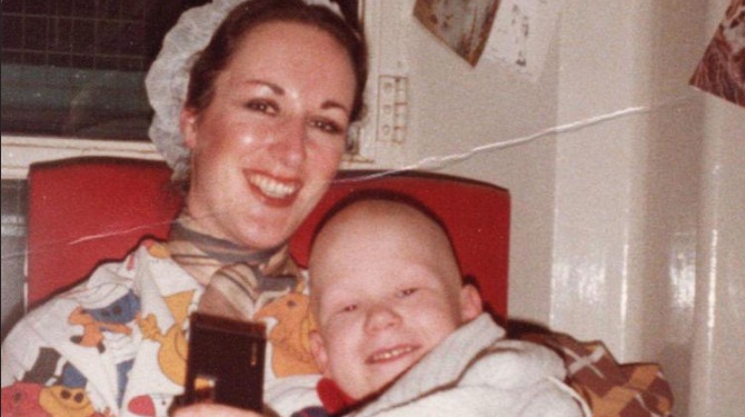 “Le di una gran dosis de morfina que acabó con su vida”: la confesión de una madre sobre la muerte de su hijo de 7 años que tenía una enfermedad terminal