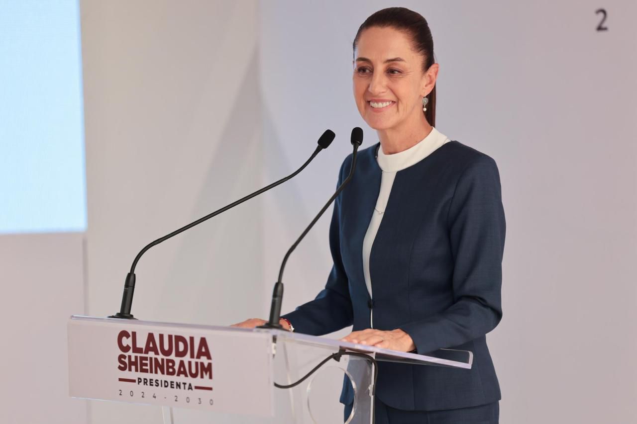 Claudia Sheinbaum anuncia la construcción de tres mil kilómetros de ten de pasajeros en el norte del país para el próximo sexenio