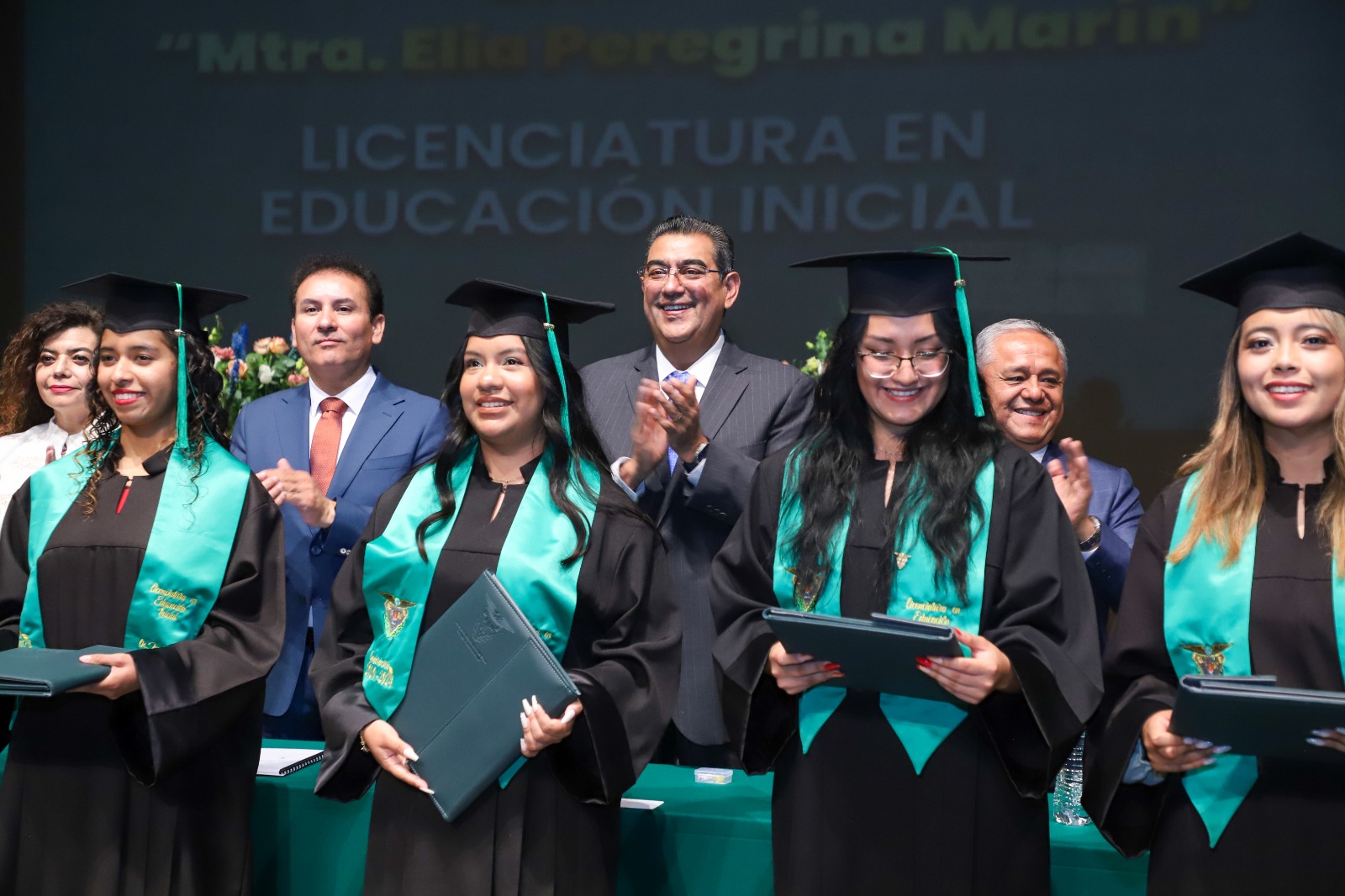 Encabeza el gobernador Sergio Salomón Céspedes graduación en el BINE