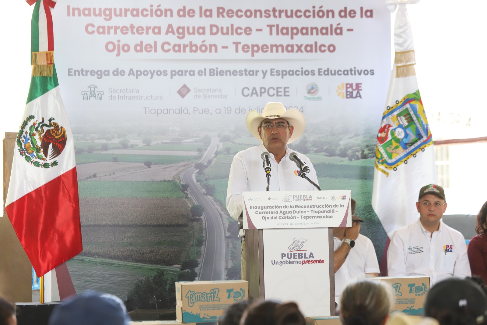 El mandatario Sergio Salomón presidió la inauguración de la reconstrucción de la carretera Agua Dulce-Tlapanalá-Ojo del Carbón-Tepemaxalco