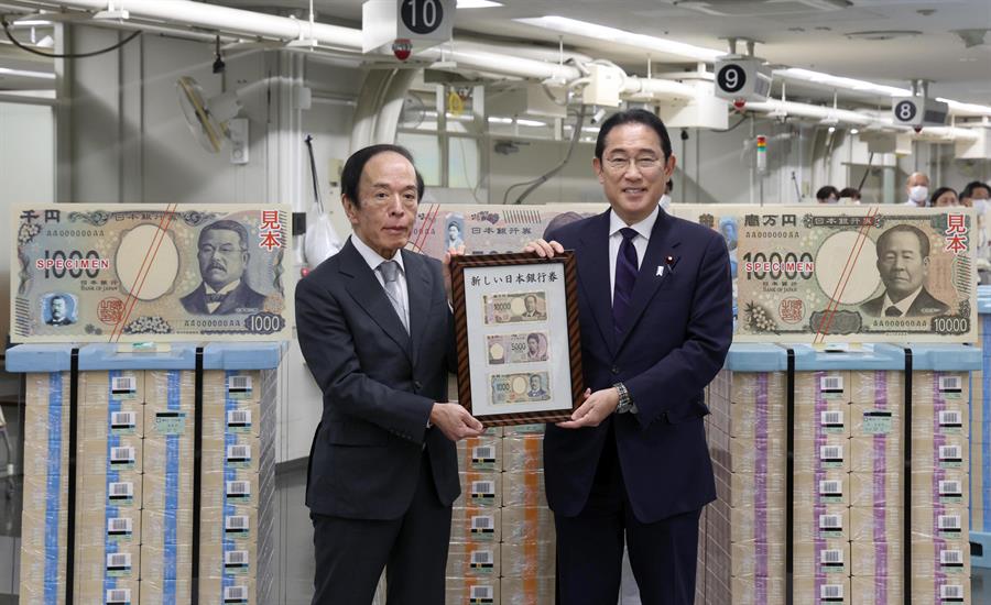 Japón pone en circulación sus primeros billetes en 20 años rediseñados con mayor seguridad