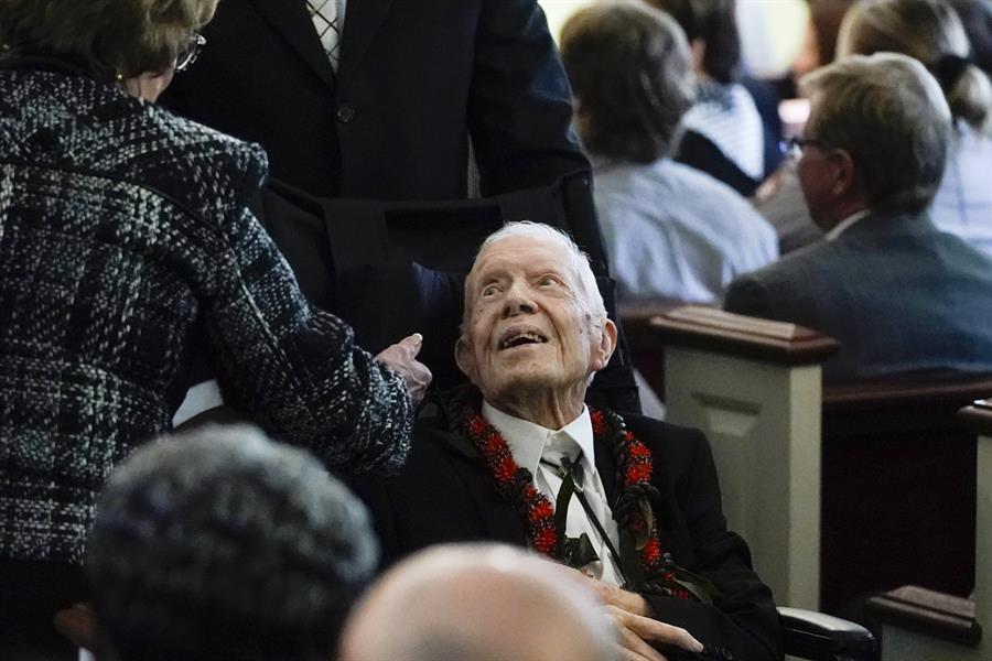 El expresidente Jimmy Carter espera poder votar, con 100 años, a Kamala Harris