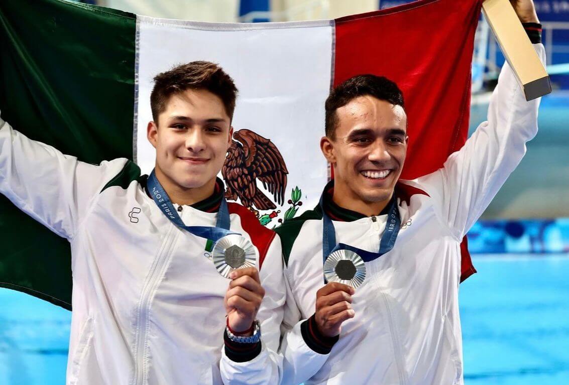 Osmar Olvera y Juan Celaya logran histórico subcampeonato Olímpico en trampolín de 3 mts sincronizados