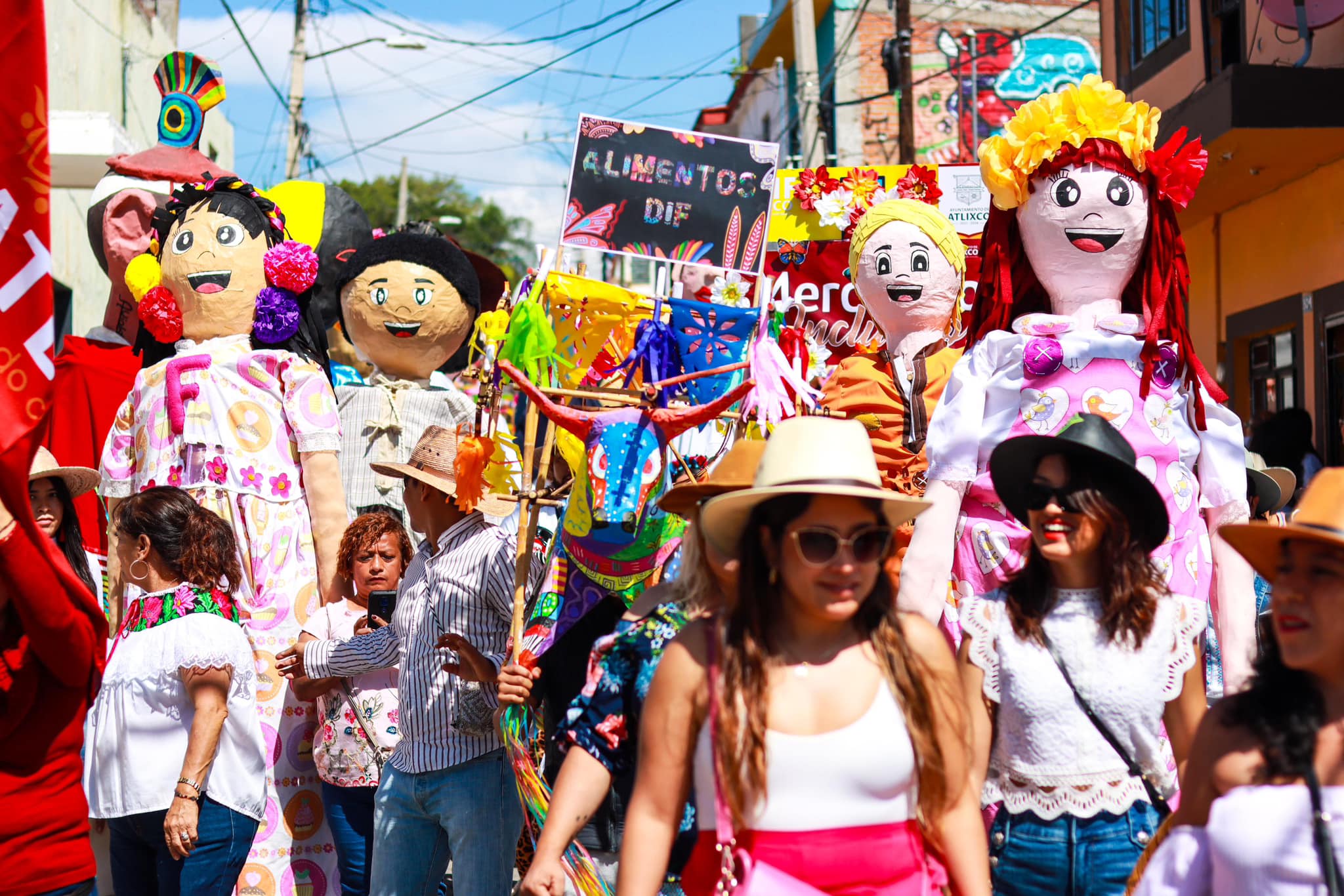 75 Mojigangas alegraron a miles de familias en Atlixco