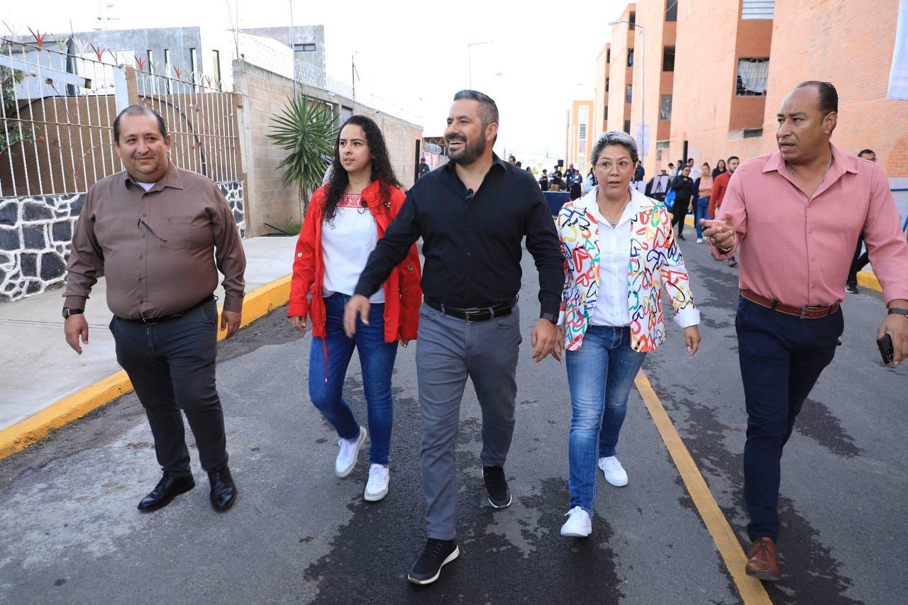 Adán Domínguez inaugura calle al sur de la ciudad