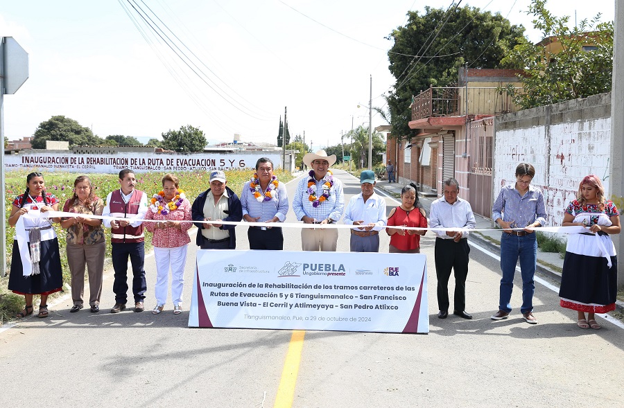 El gobernador inauguró tramos carreteros de rutas de evacuación