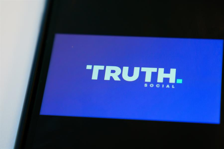 Trump Media se desploma un 20 % en Wall Street