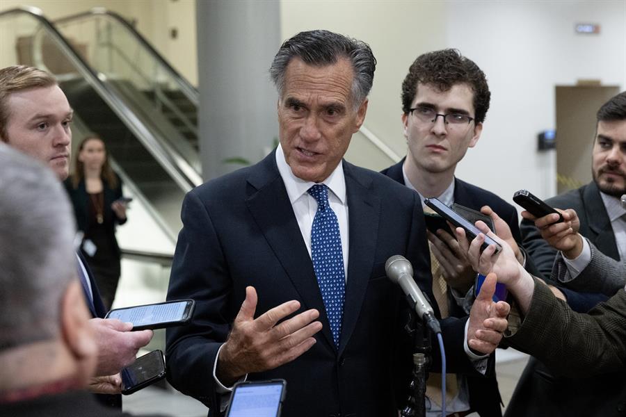 Senador Romney señala que está en manos del Congreso de EEUU investigar nominados de Trump