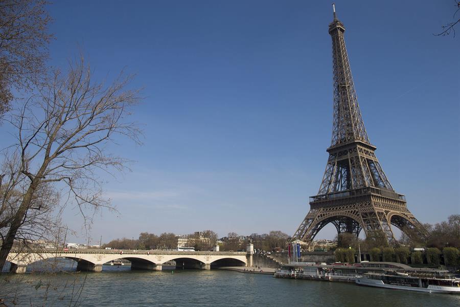 Evacuada temporalmente la torre Eiffel por un cortocircuito en los ascensores