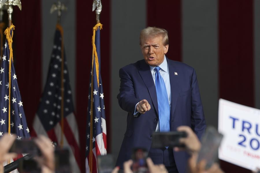 ABC y periodista acuerdan pagar 15 mdd a Trump por demanda de difamación